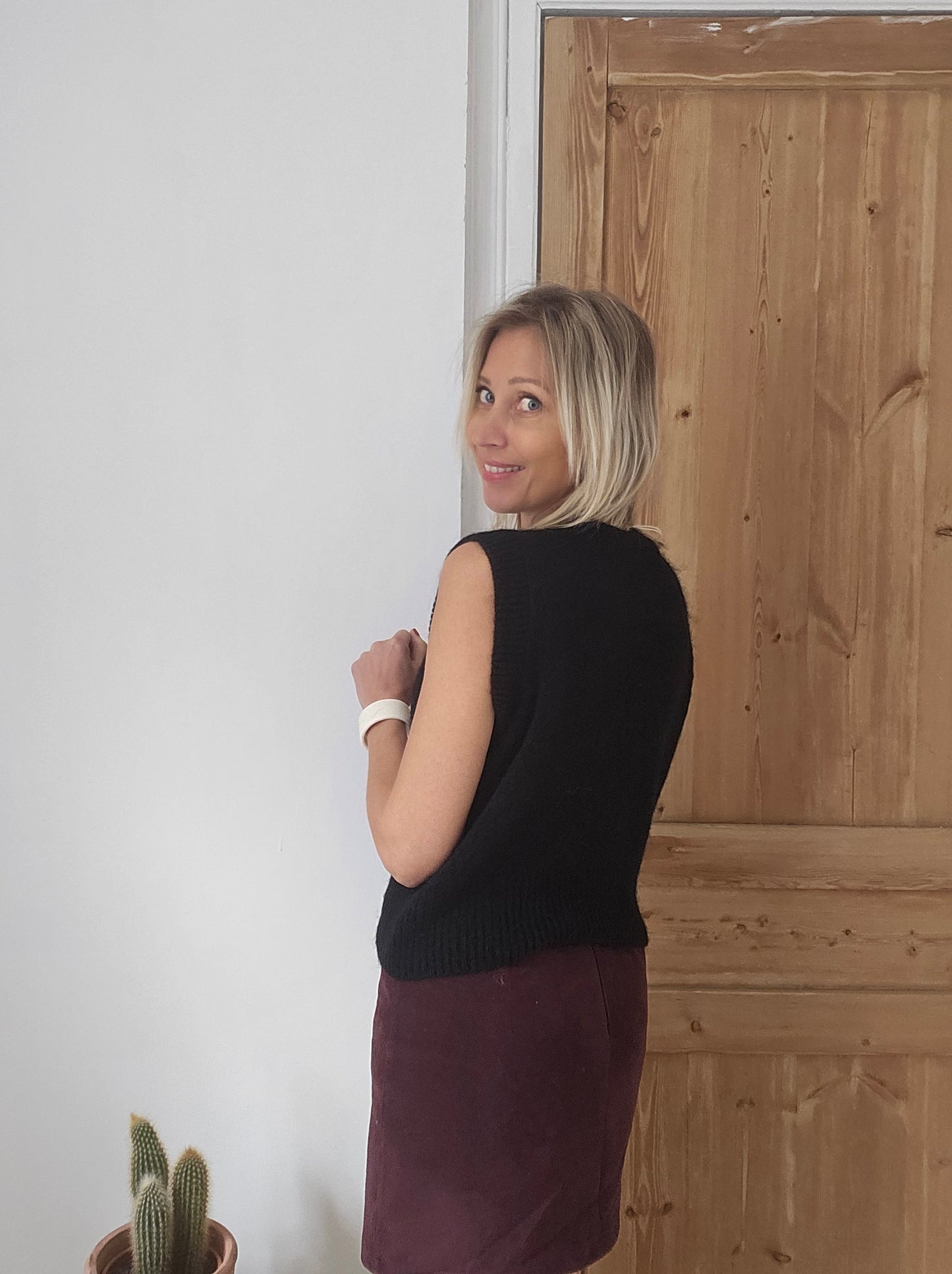 Pull_sans_manches_en_mohair_noir