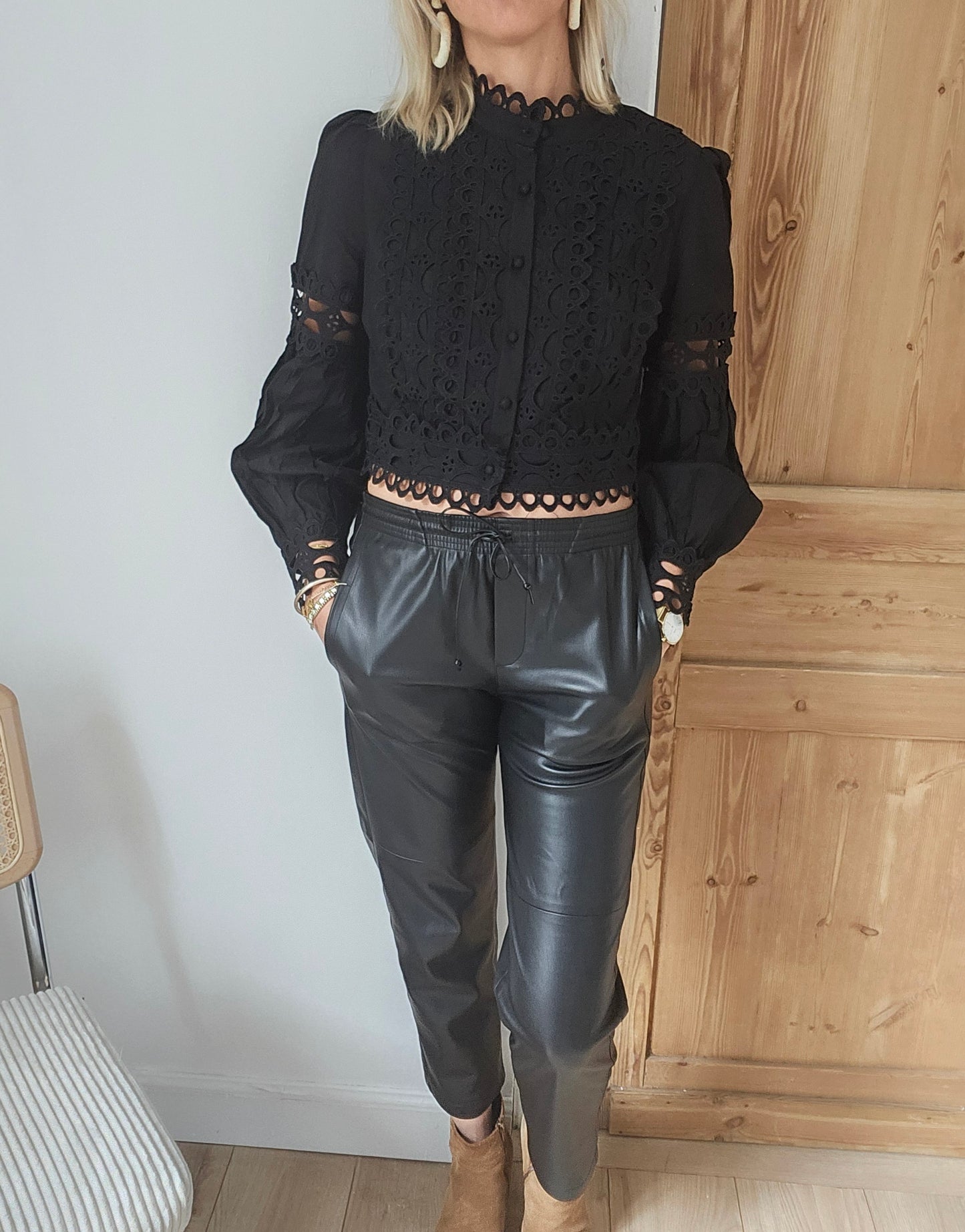 Chemise crop dentelle noire