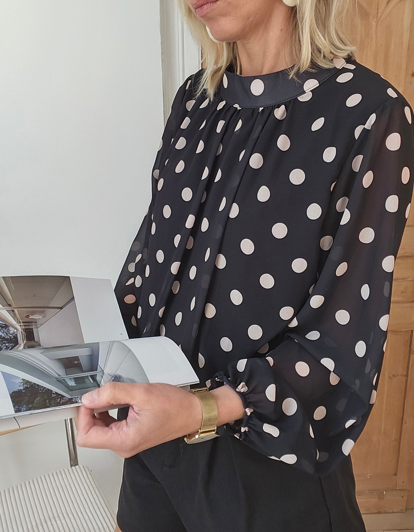 Blouse à pois noire