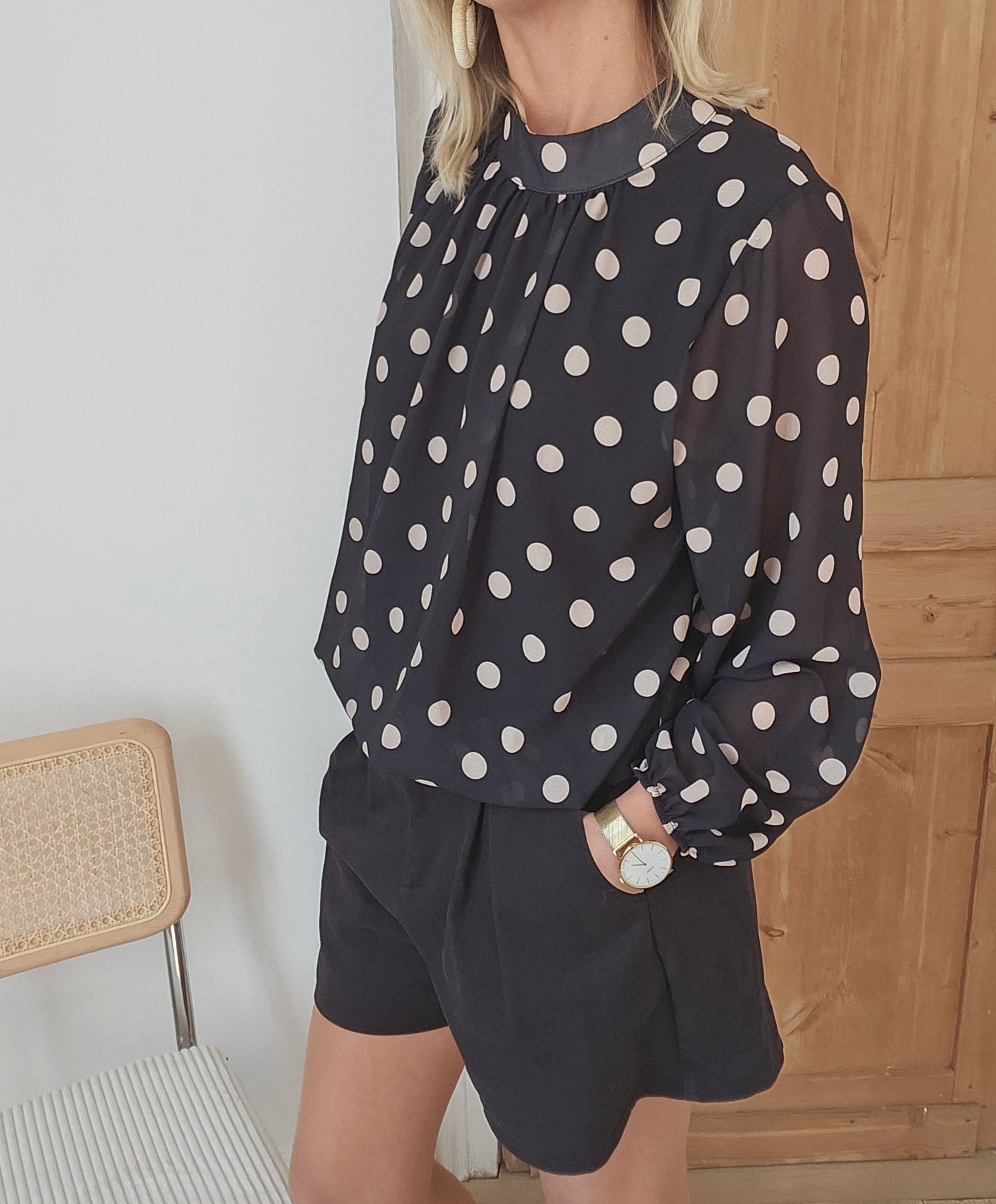 Blouse à pois noire