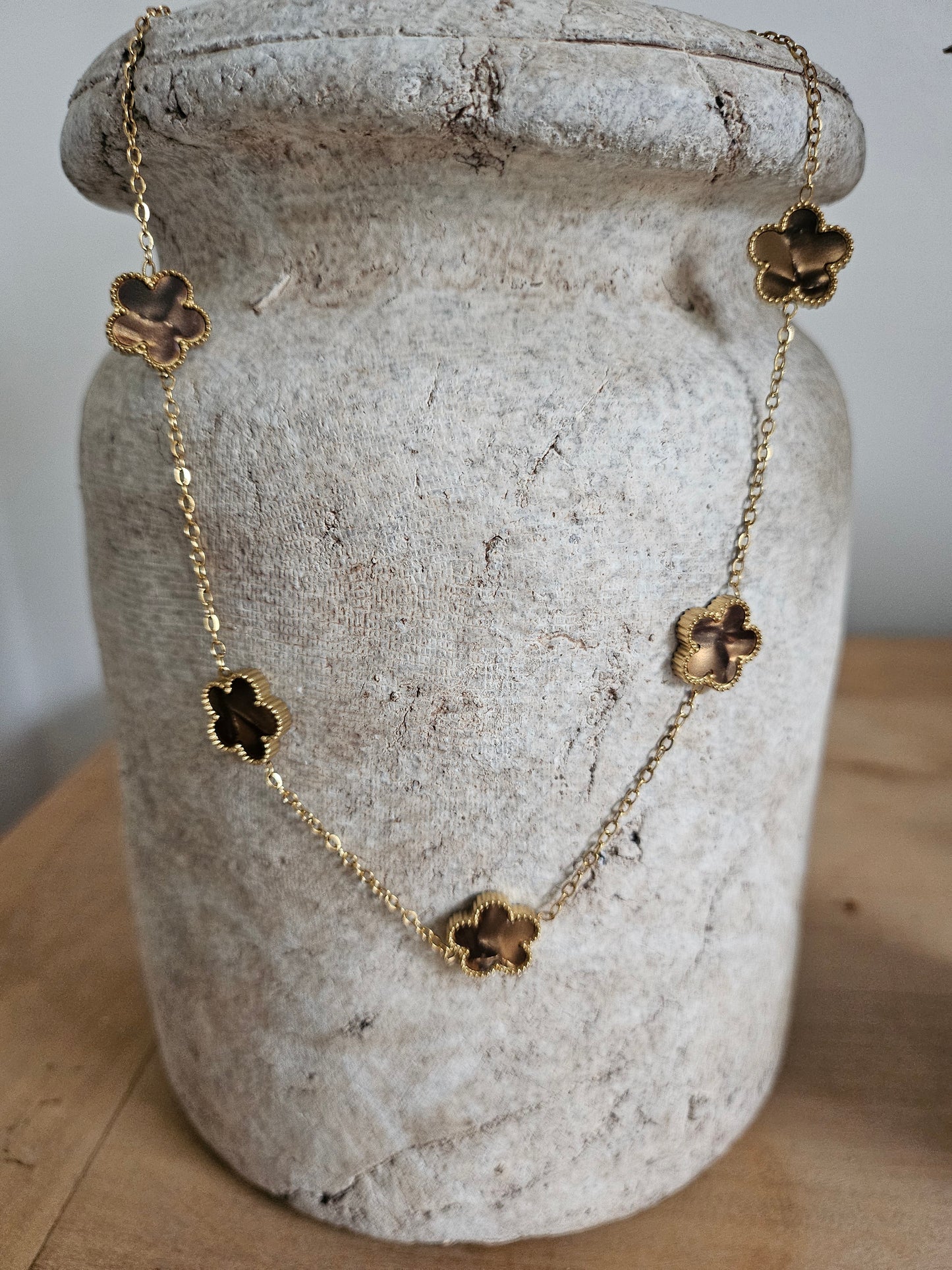 Collier en nacre marron