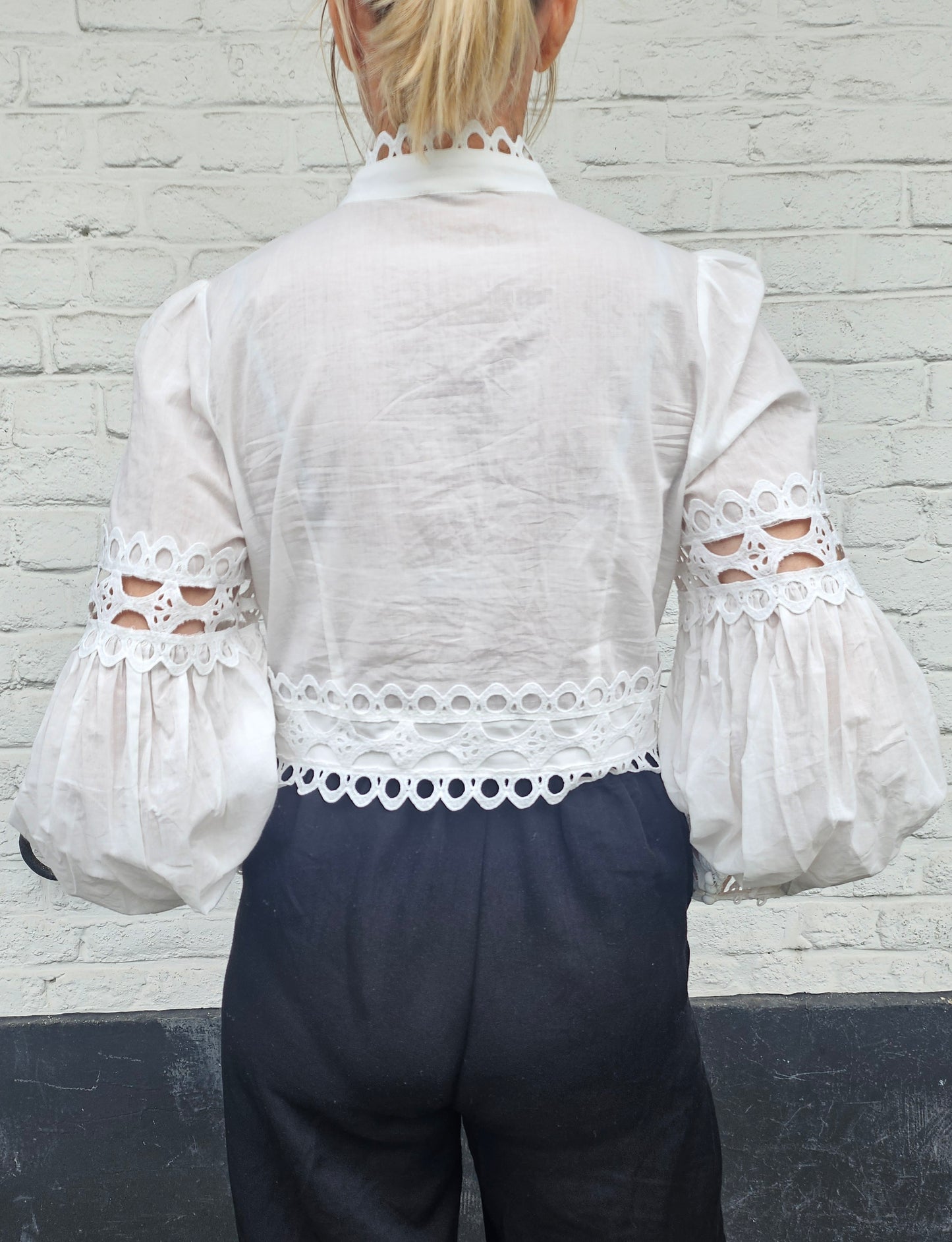 Chemise crop dentelle blanche