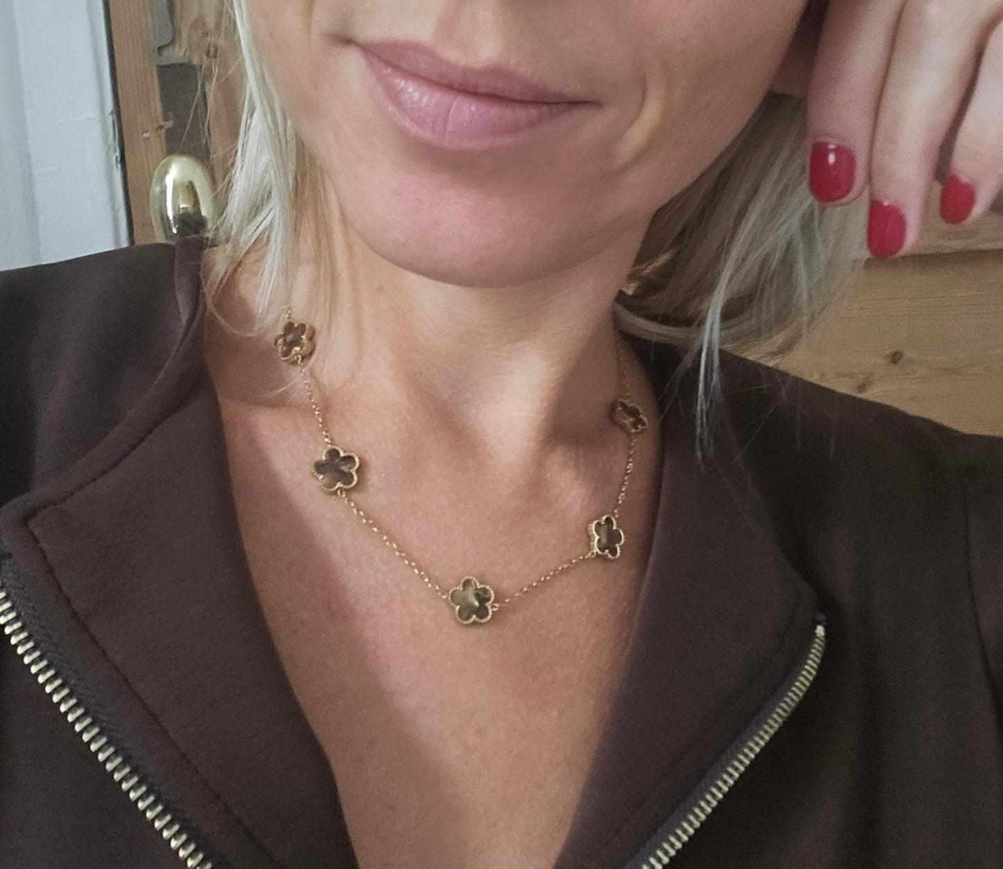 Collier en nacre marron