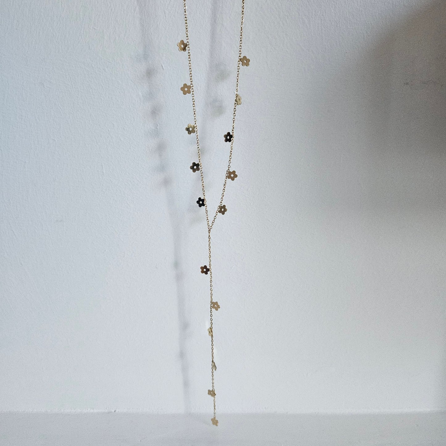 Collier fin fleur Y en acier inoxydable