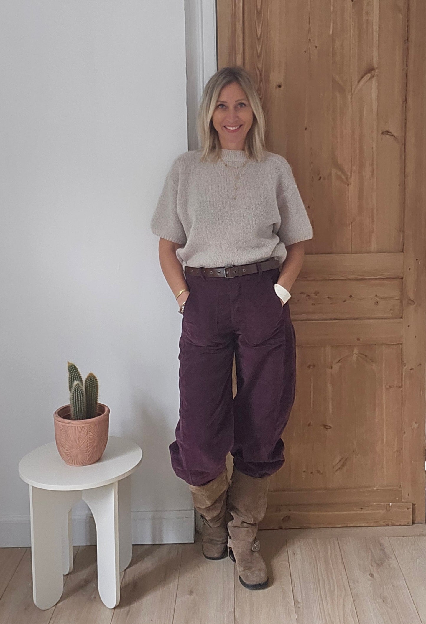 Pantalon_barrel_femme_en_velours_aubergine