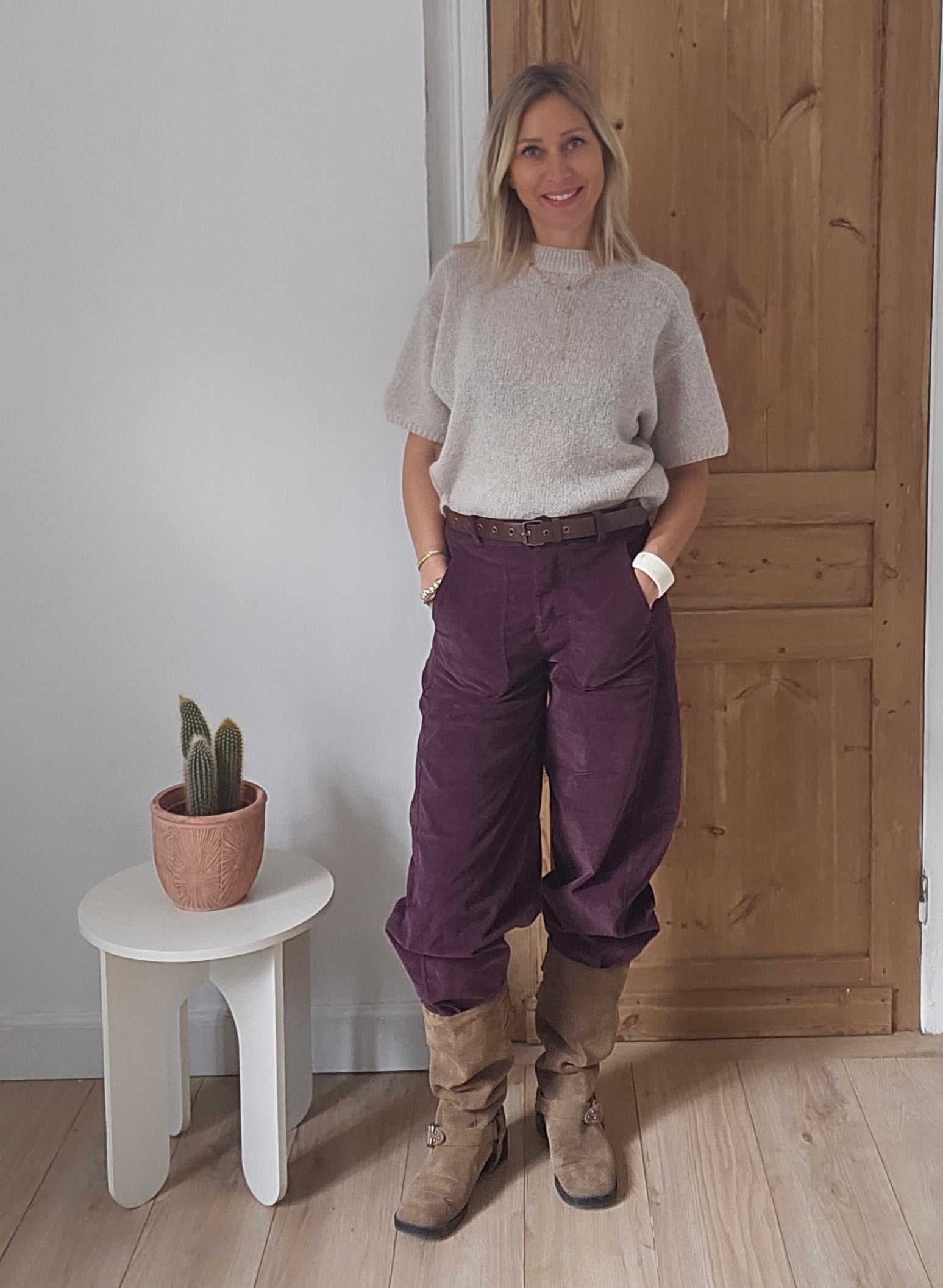Pantalon_barrel_femme_en_velours_aubergine