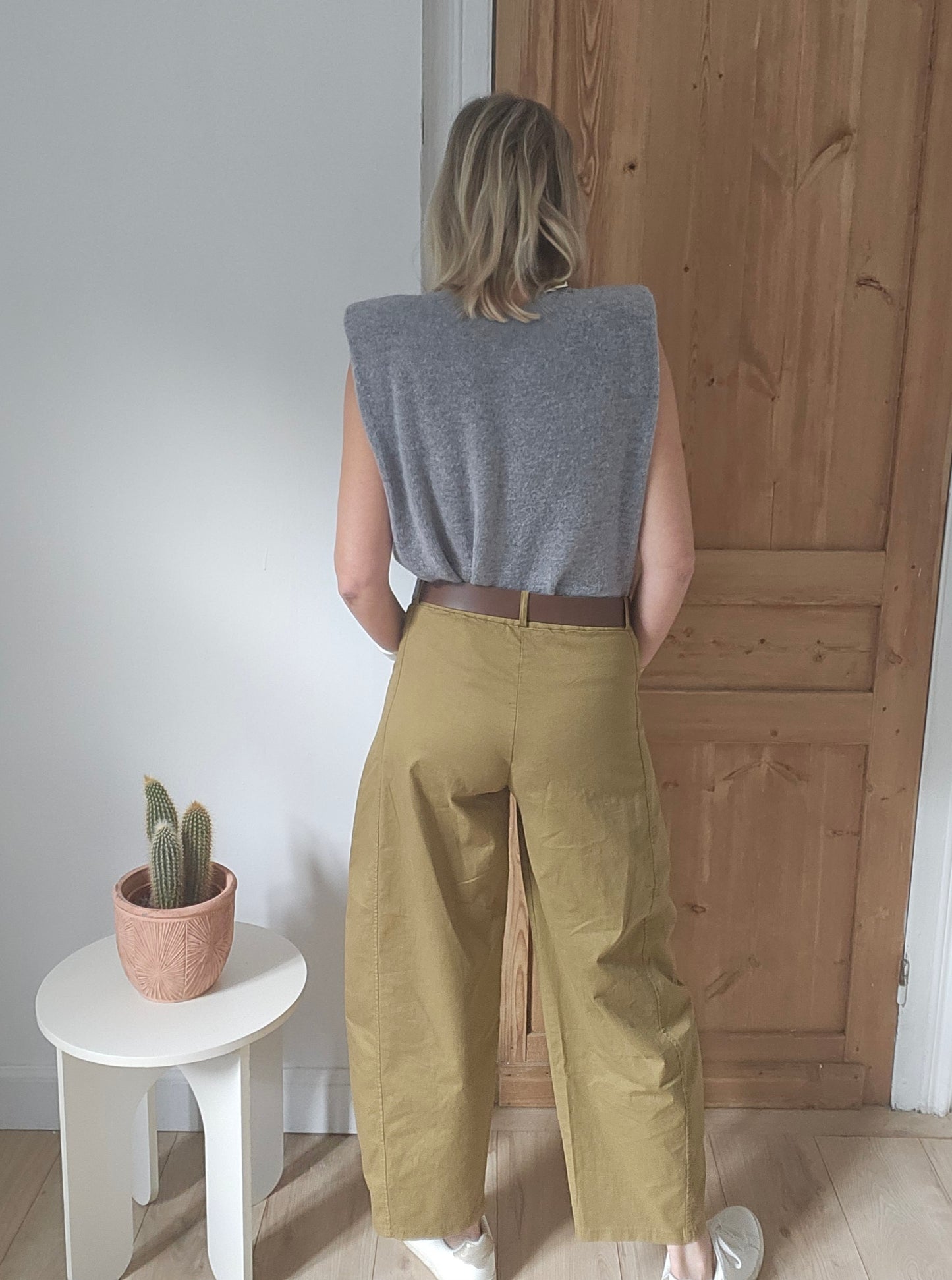 Pantalon_barrel_femme_moutarde