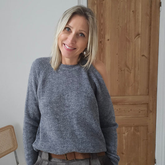Pull-epaule-denude-gris