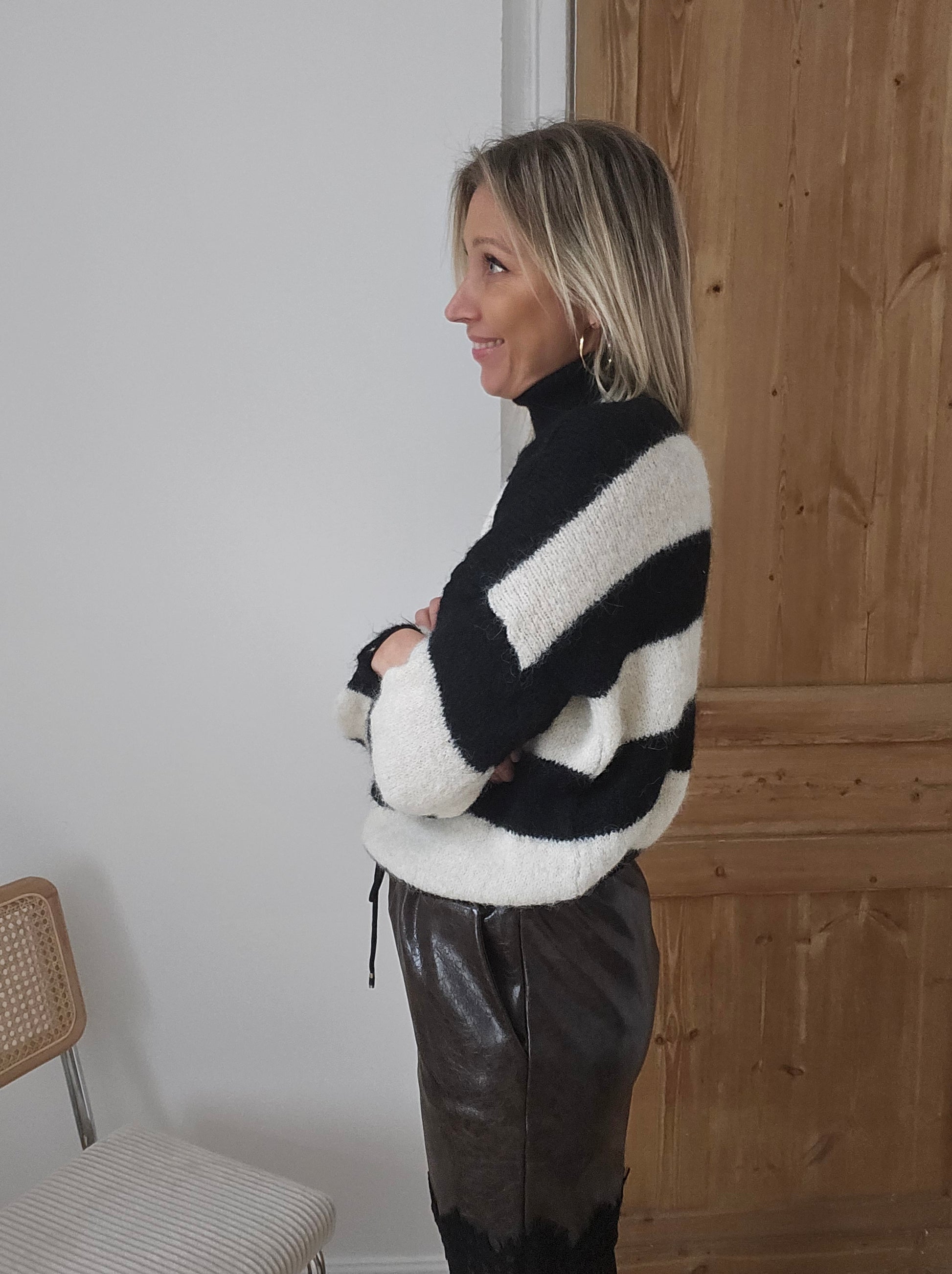 Pull-raye-noir
