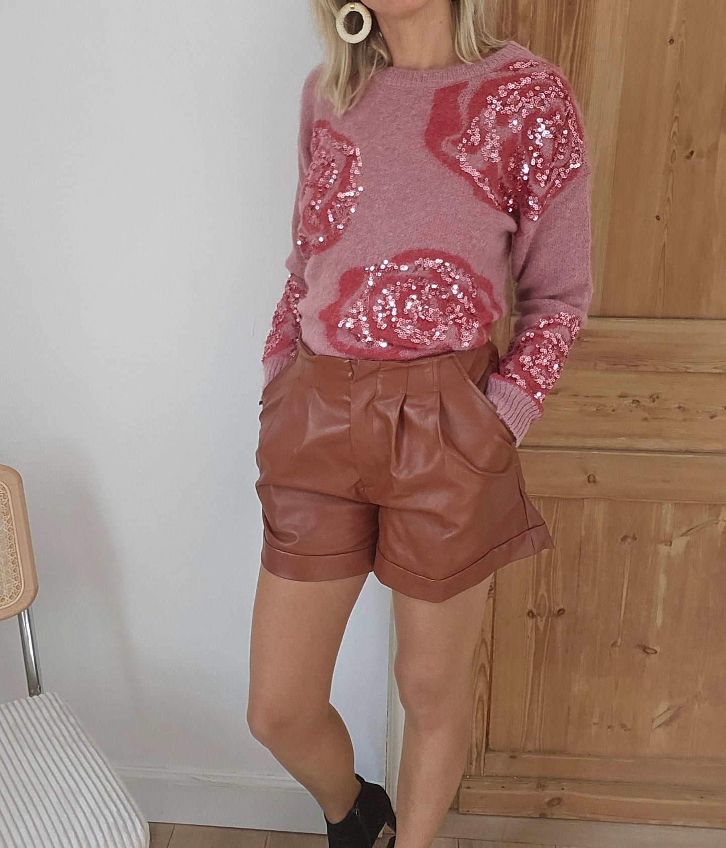 Pull-rose-avec-sequins