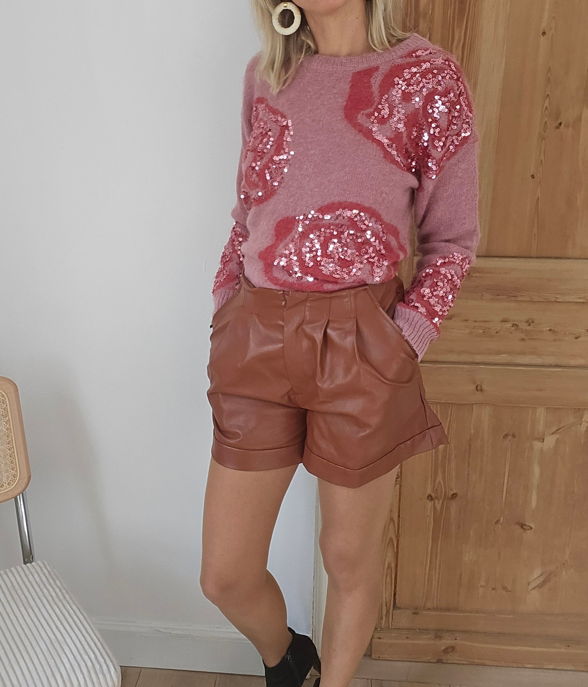 Pull-rose-avec-sequins