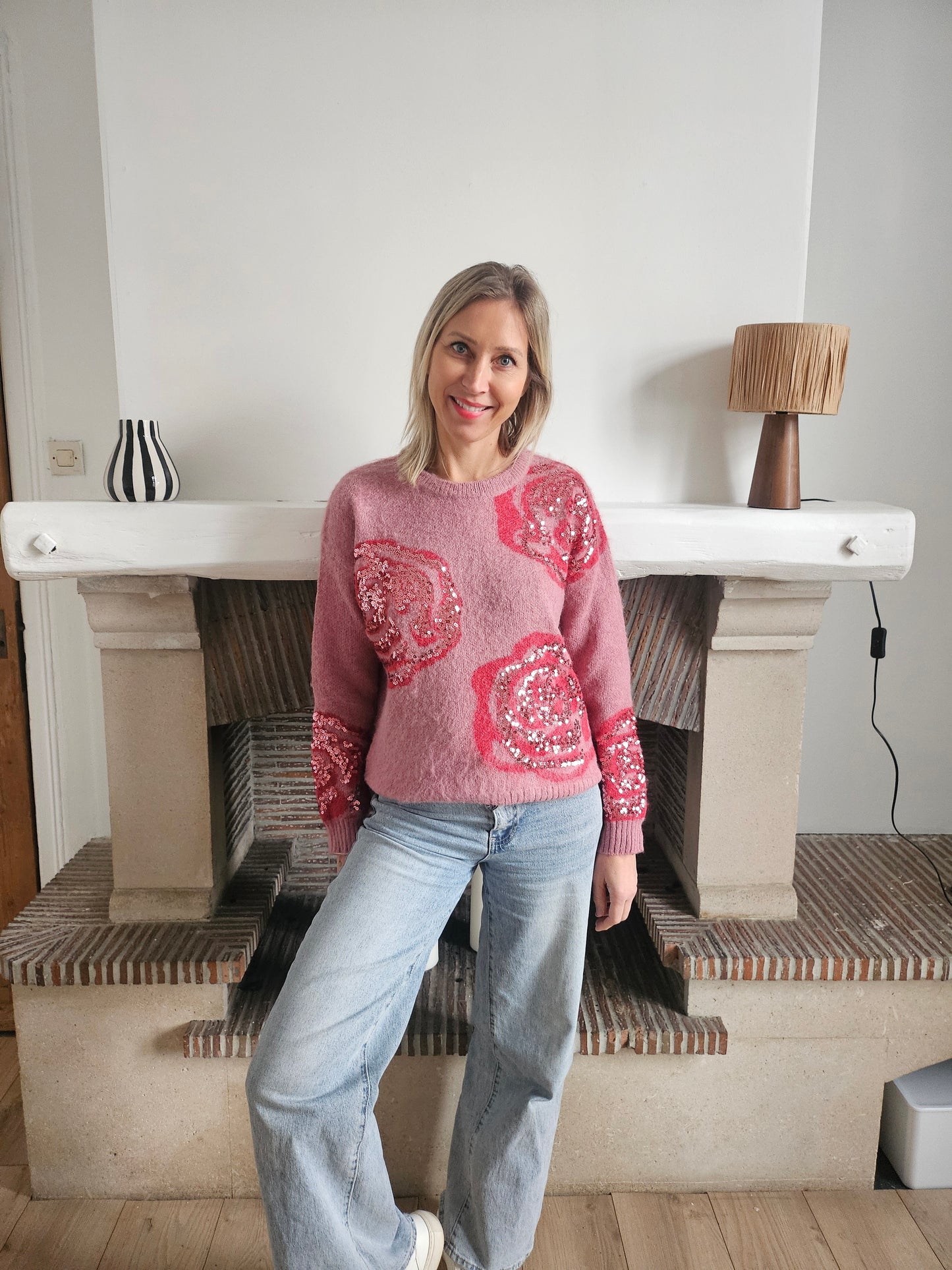 Pull-rose-avec-sequins