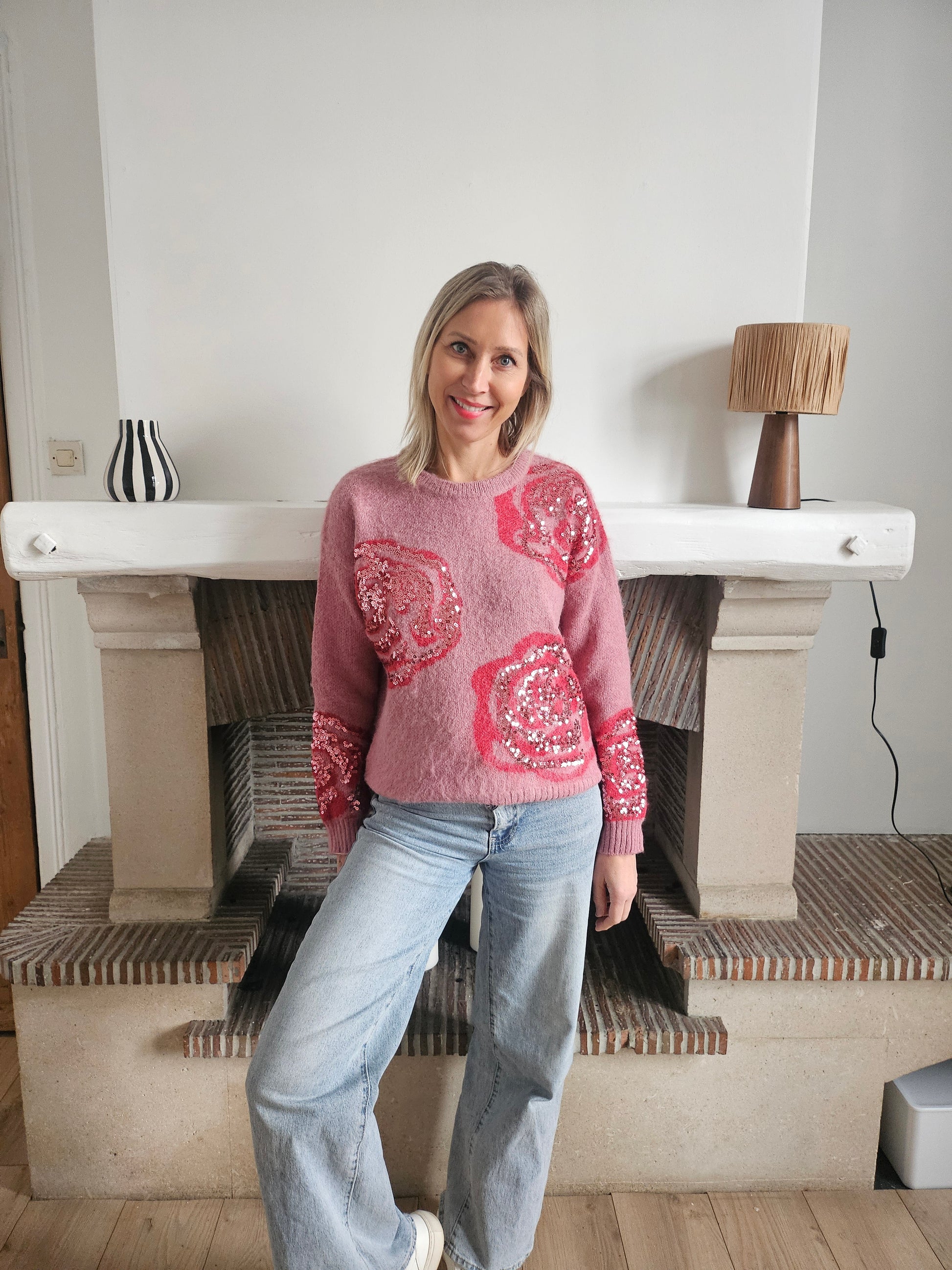 Pull-rose-avec-sequins