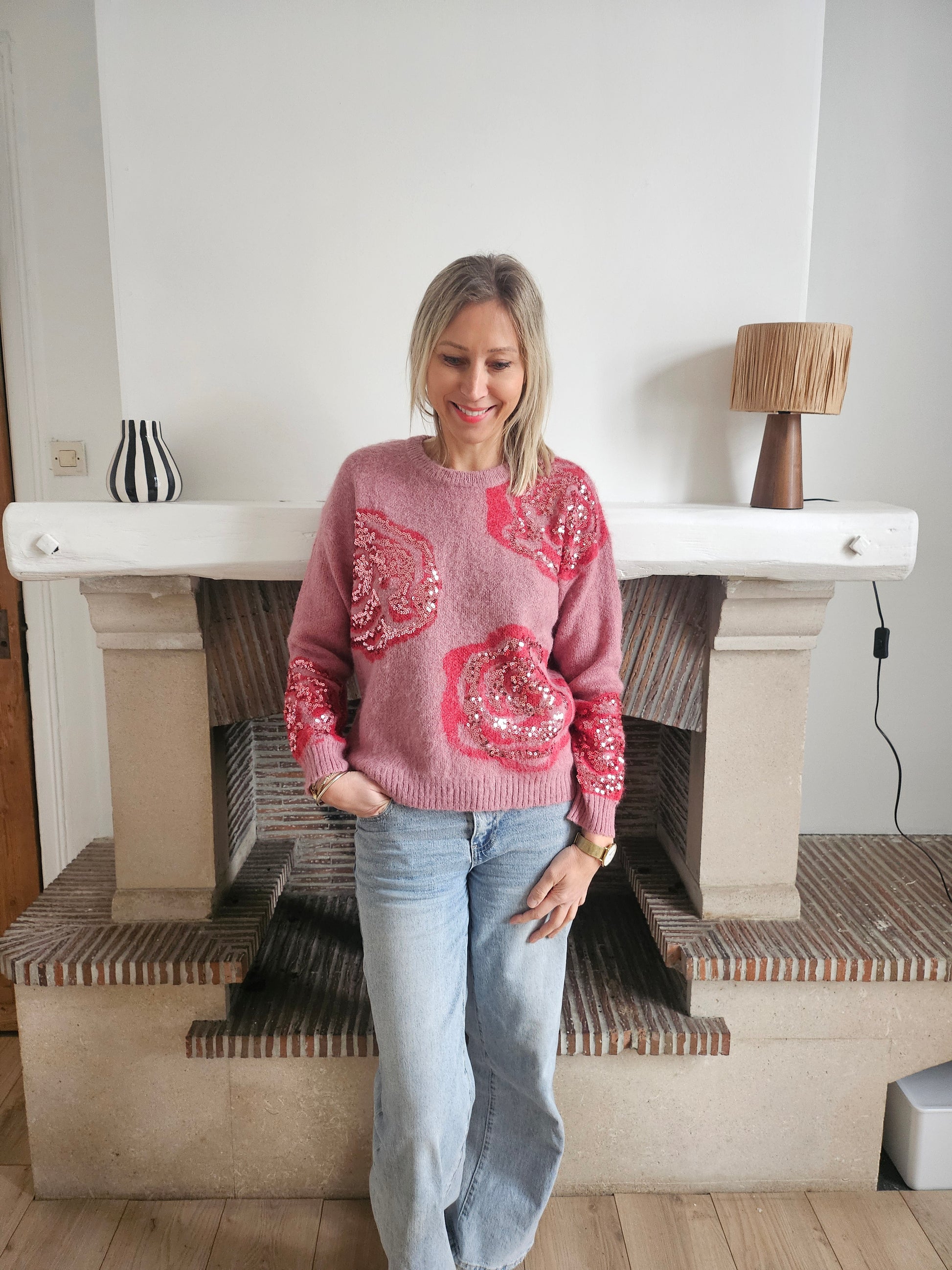 Pull-rose-avec-sequins