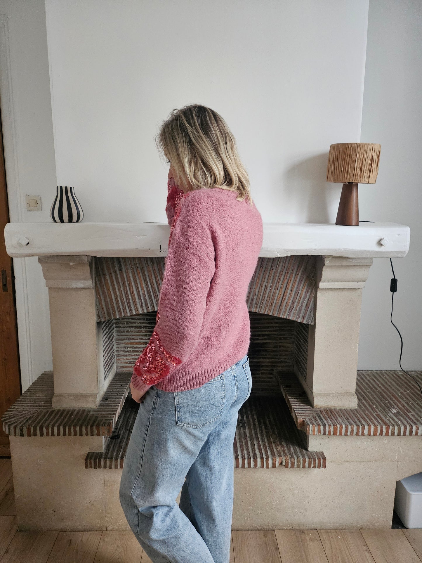 Pull-rose-avec-sequins