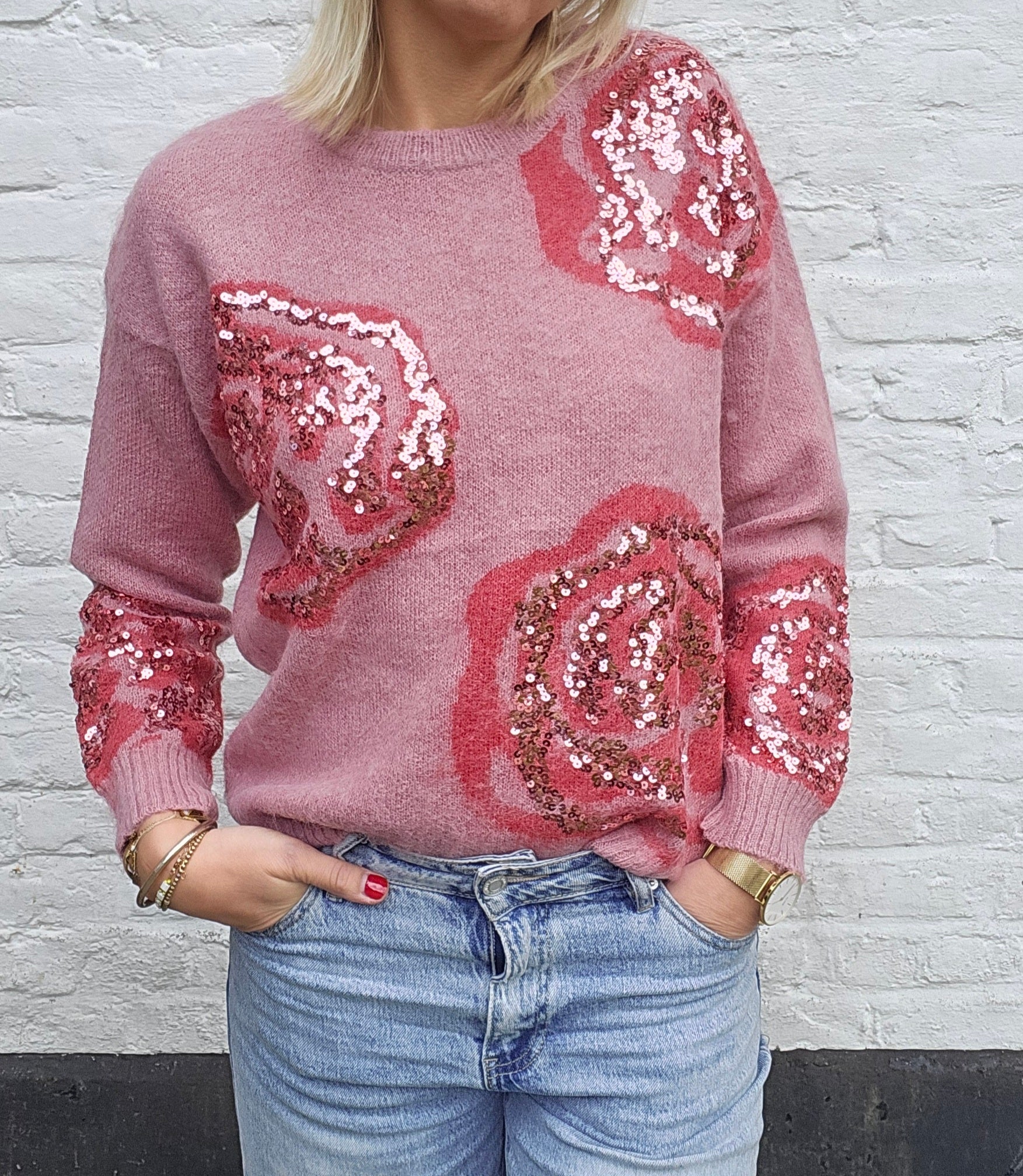 Pull-rose-avec-sequins