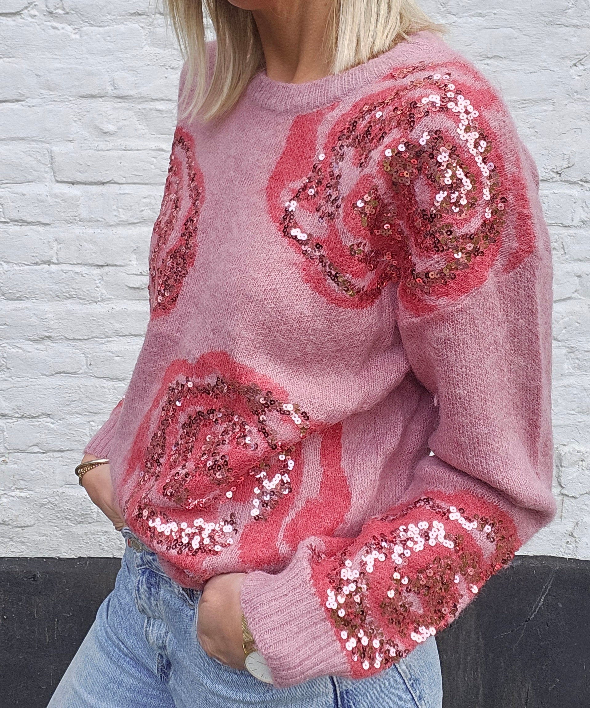 Pull-rose-avec-sequins