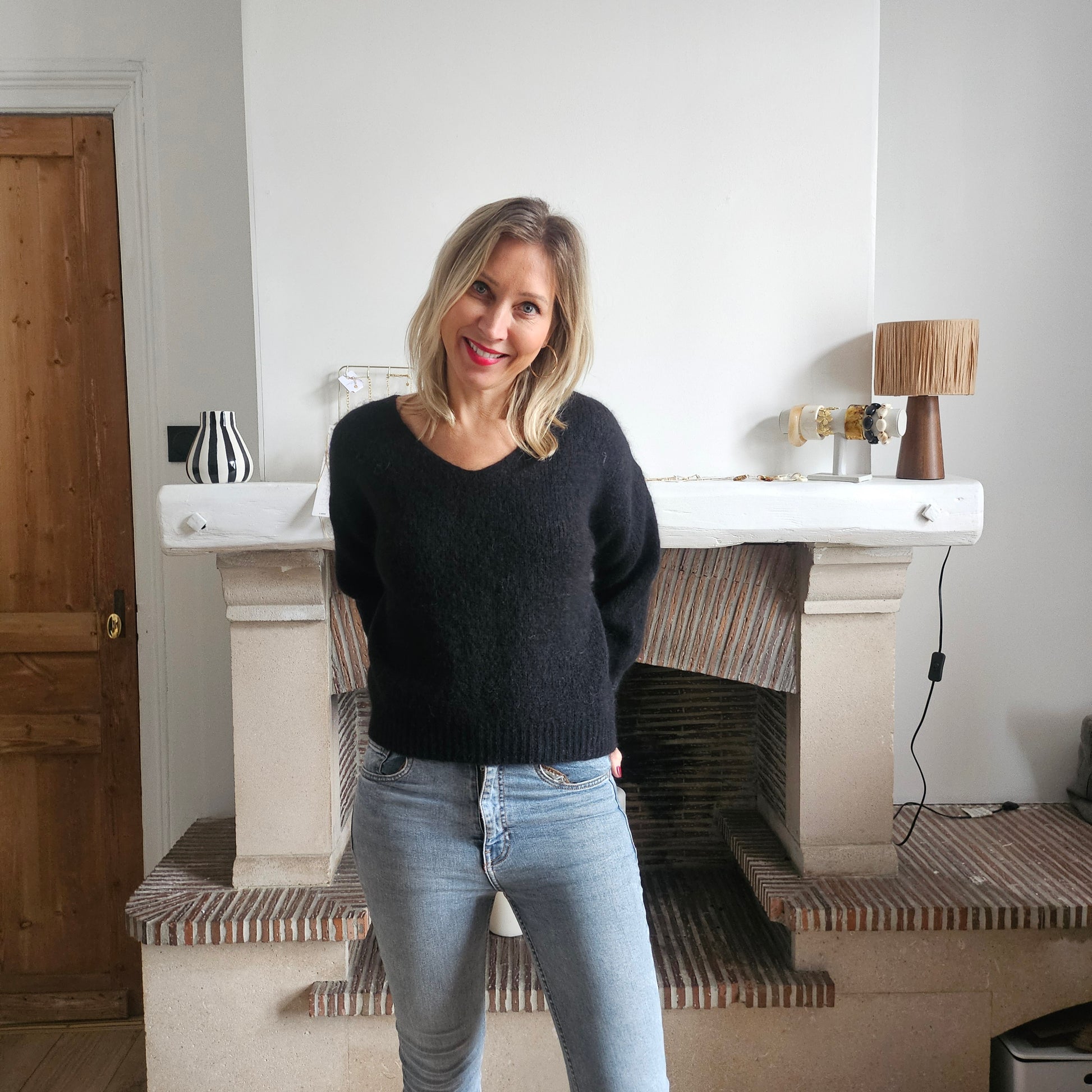 Pull_col_V_en_mohair_noir
