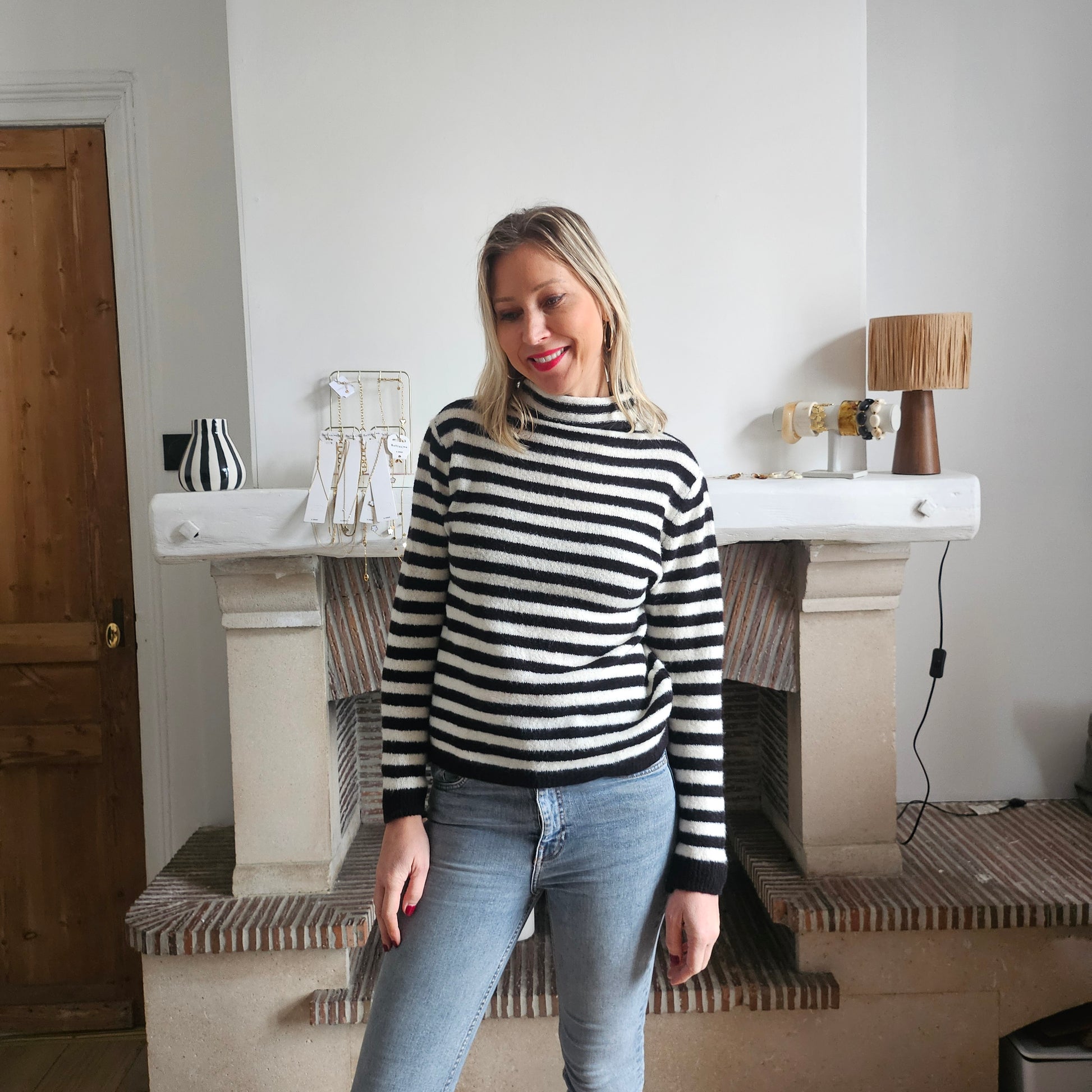 Pull_col_roule_raye_noir_et_blanc