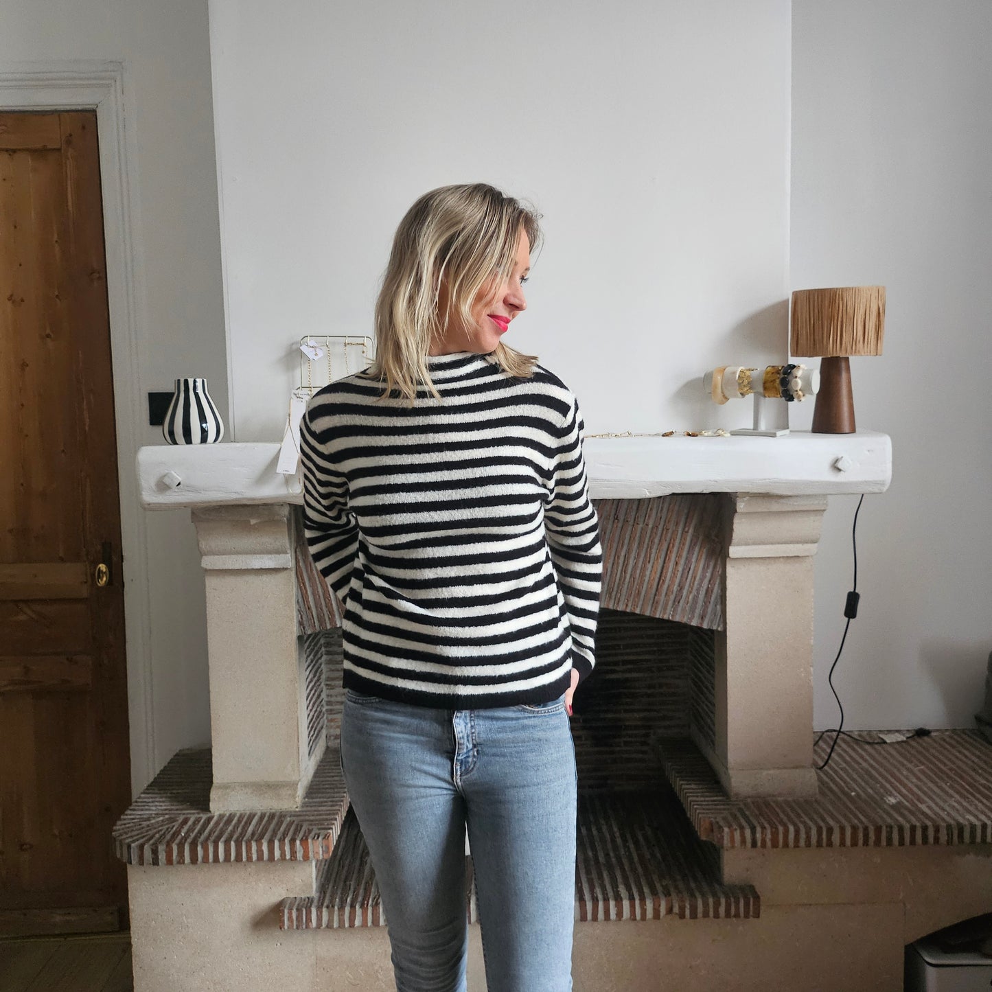 Pull_col_roule_raye_noir_et_blanc