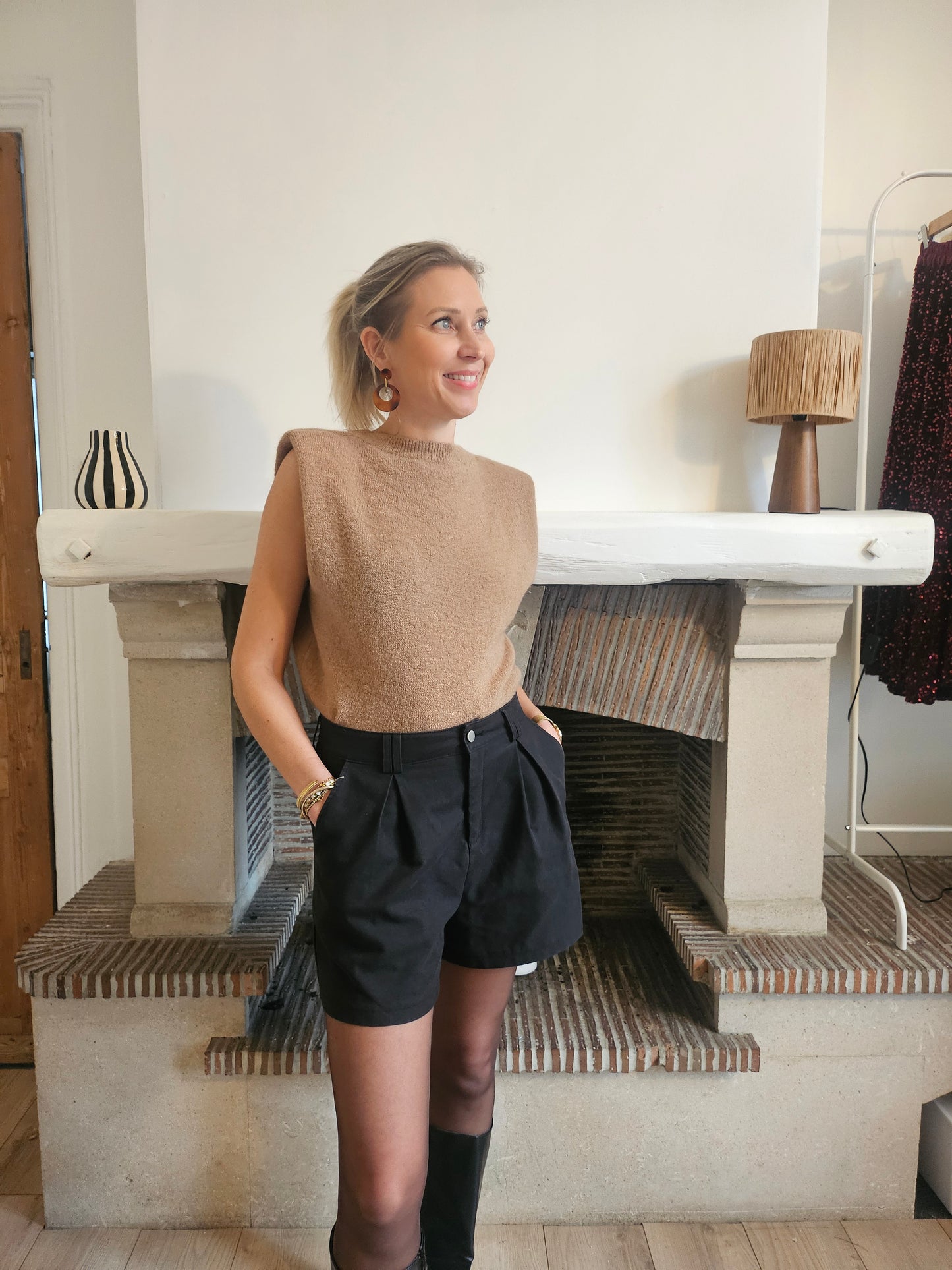 Pull_sans_manches_avec_paulettes_camel