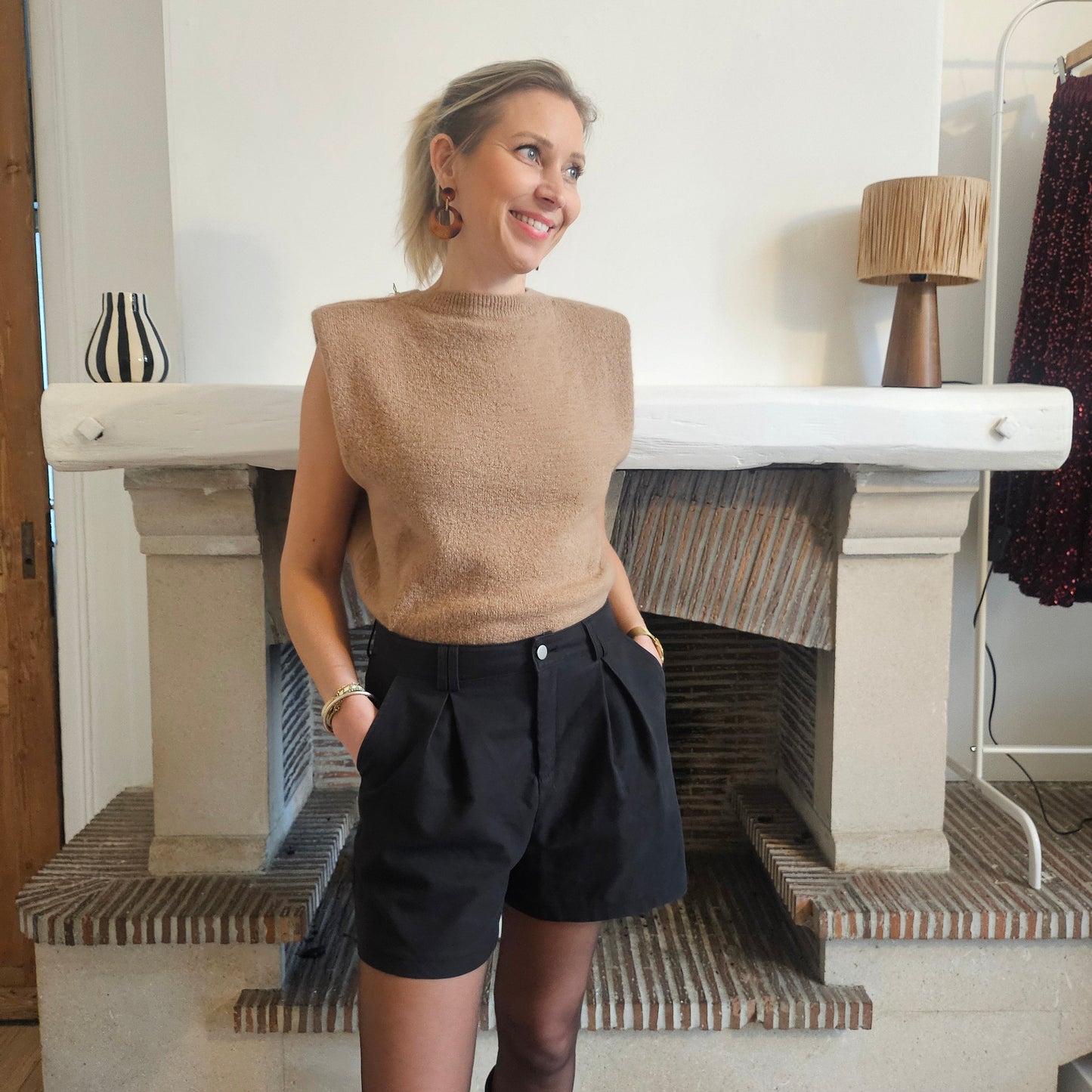 Pull_sans_manches_avec_paulettes_camel