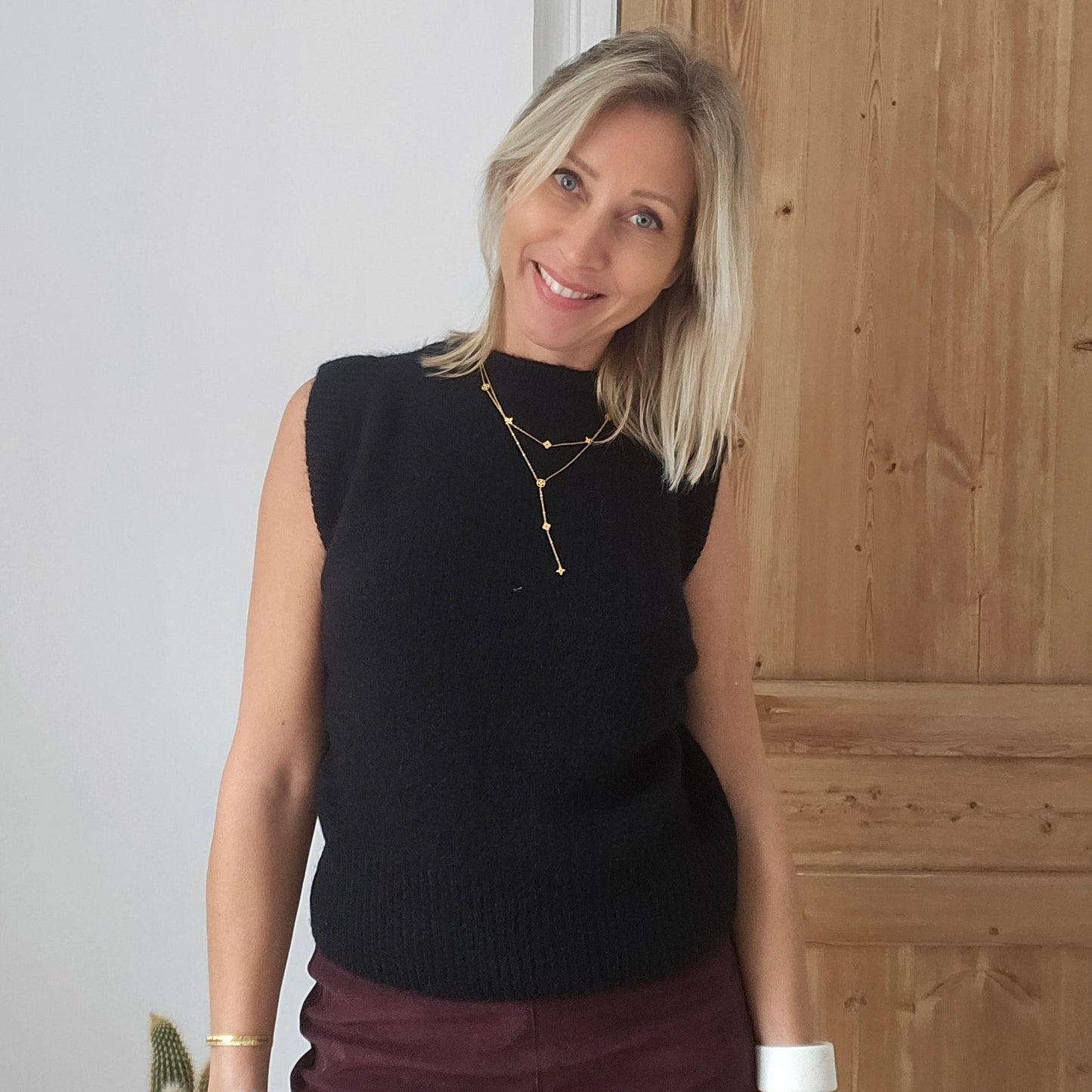 Pull_sans_manches_en_mohair_noir