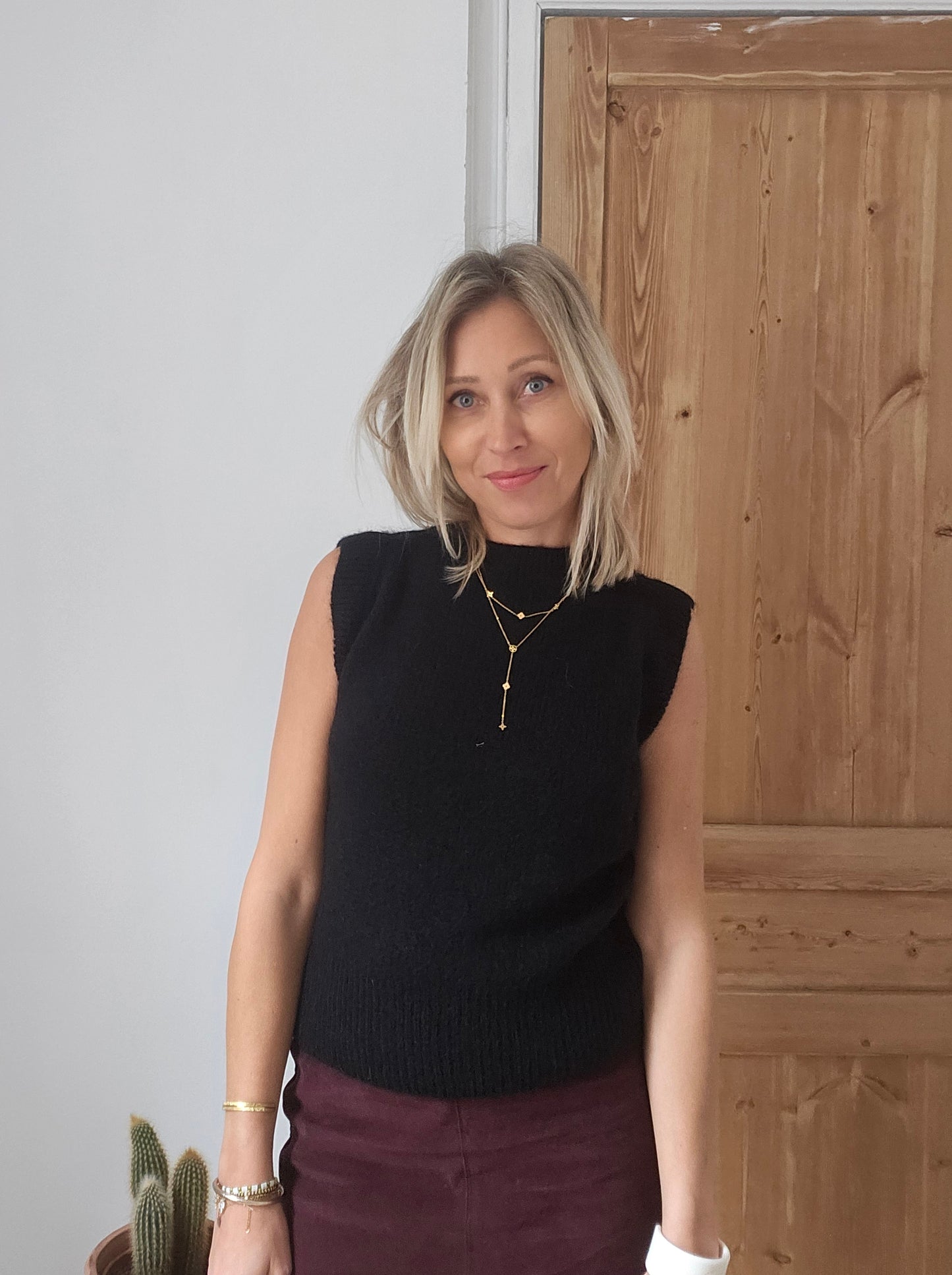 Pull_sans_manches_en_mohair_noir