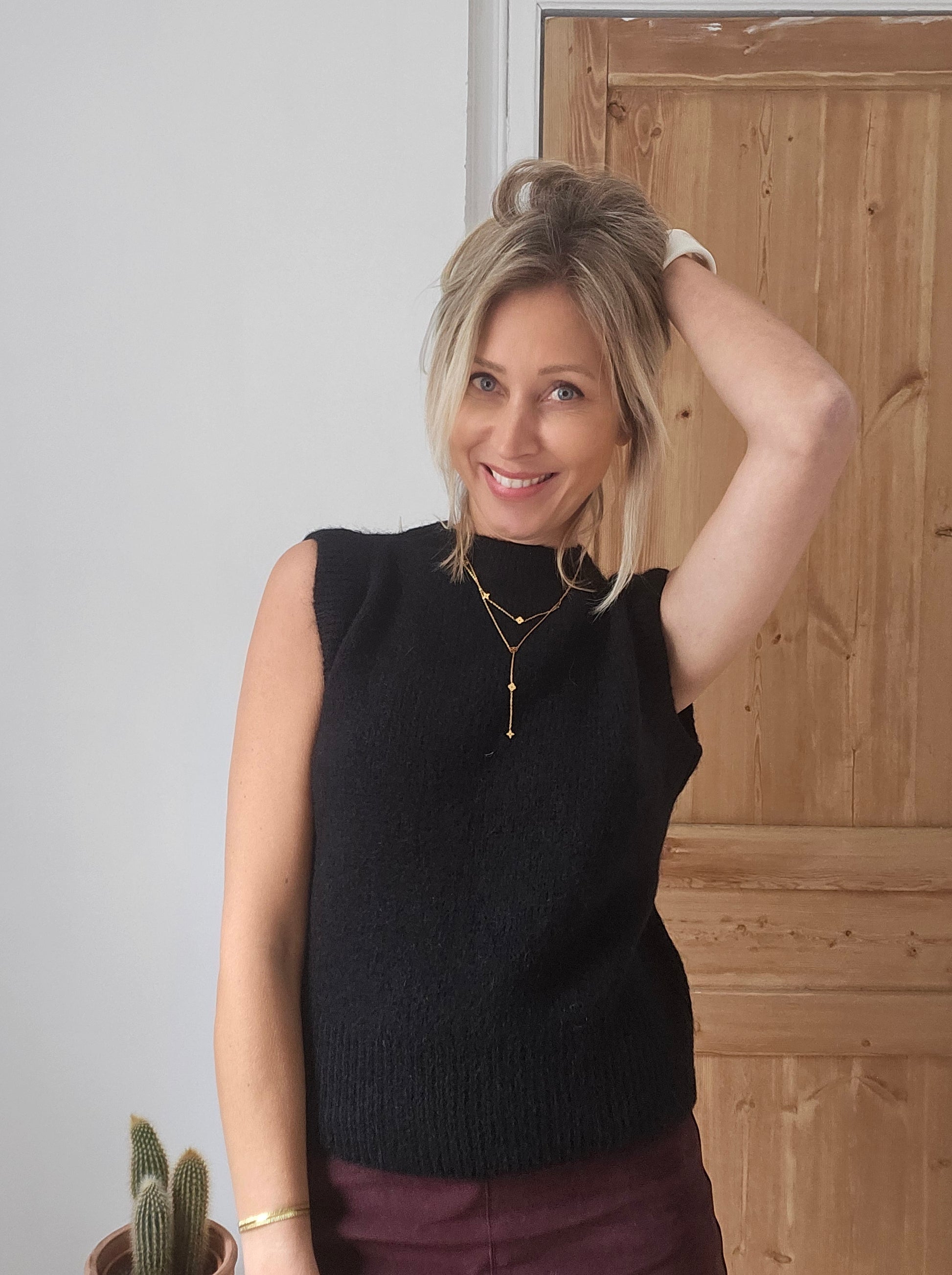 Pull_sans_manches_en_mohair_noir