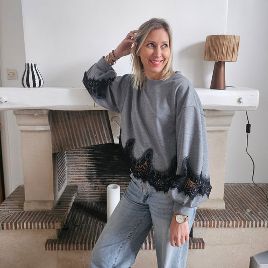 Sweat_gris_avec_dentelle