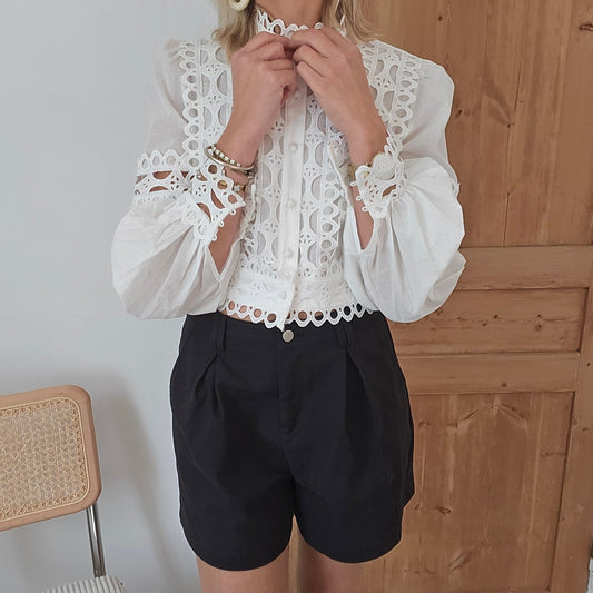 chemise crop dentelle blanche