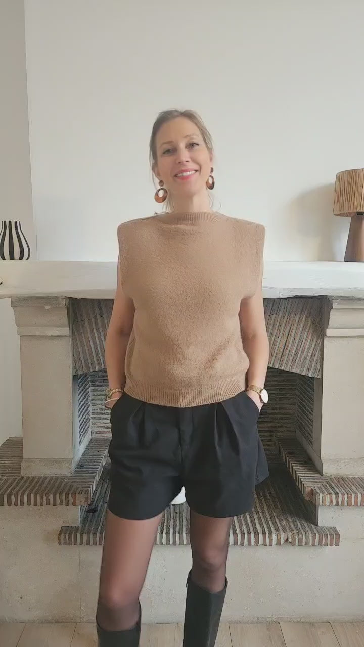 Pull_sans_manches_avec_paulettes_camel