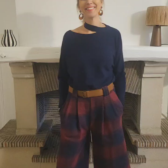 Pull_epaule_decouverte_bleu_fonce