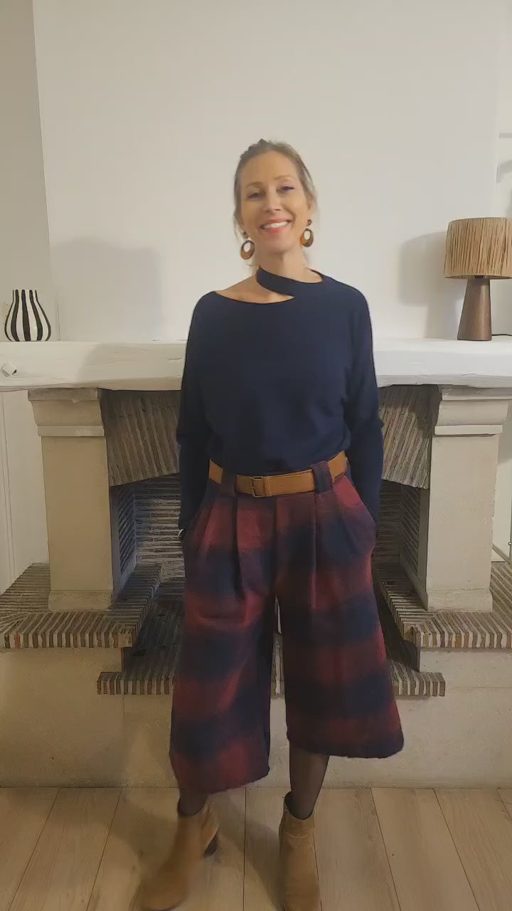 Pull_epaule_decouverte_bleu_fonce