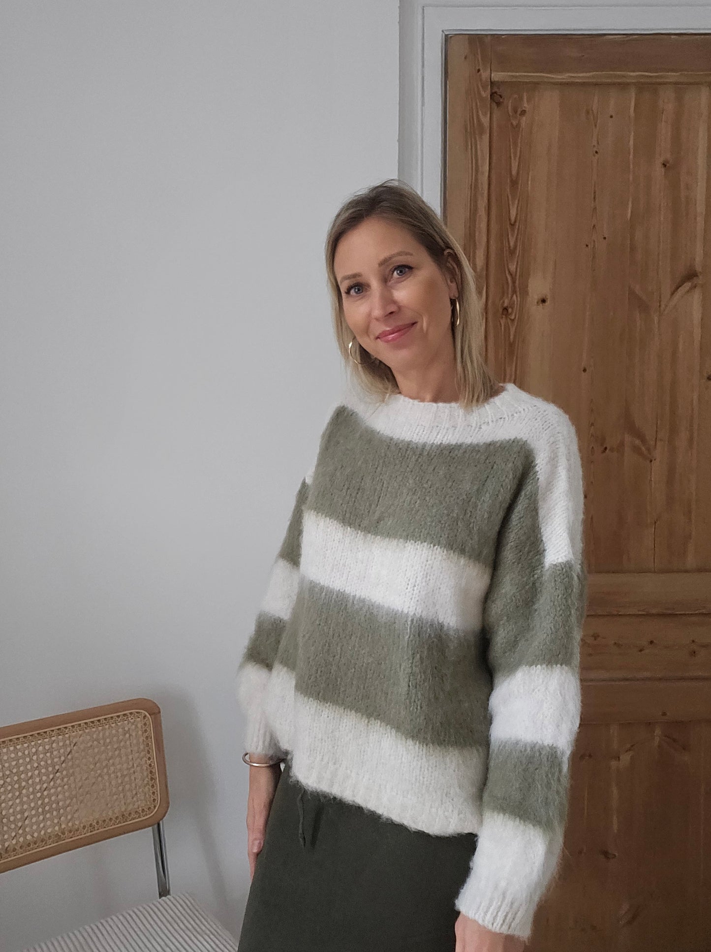pull-en-laine-brosse-raye-kaki
