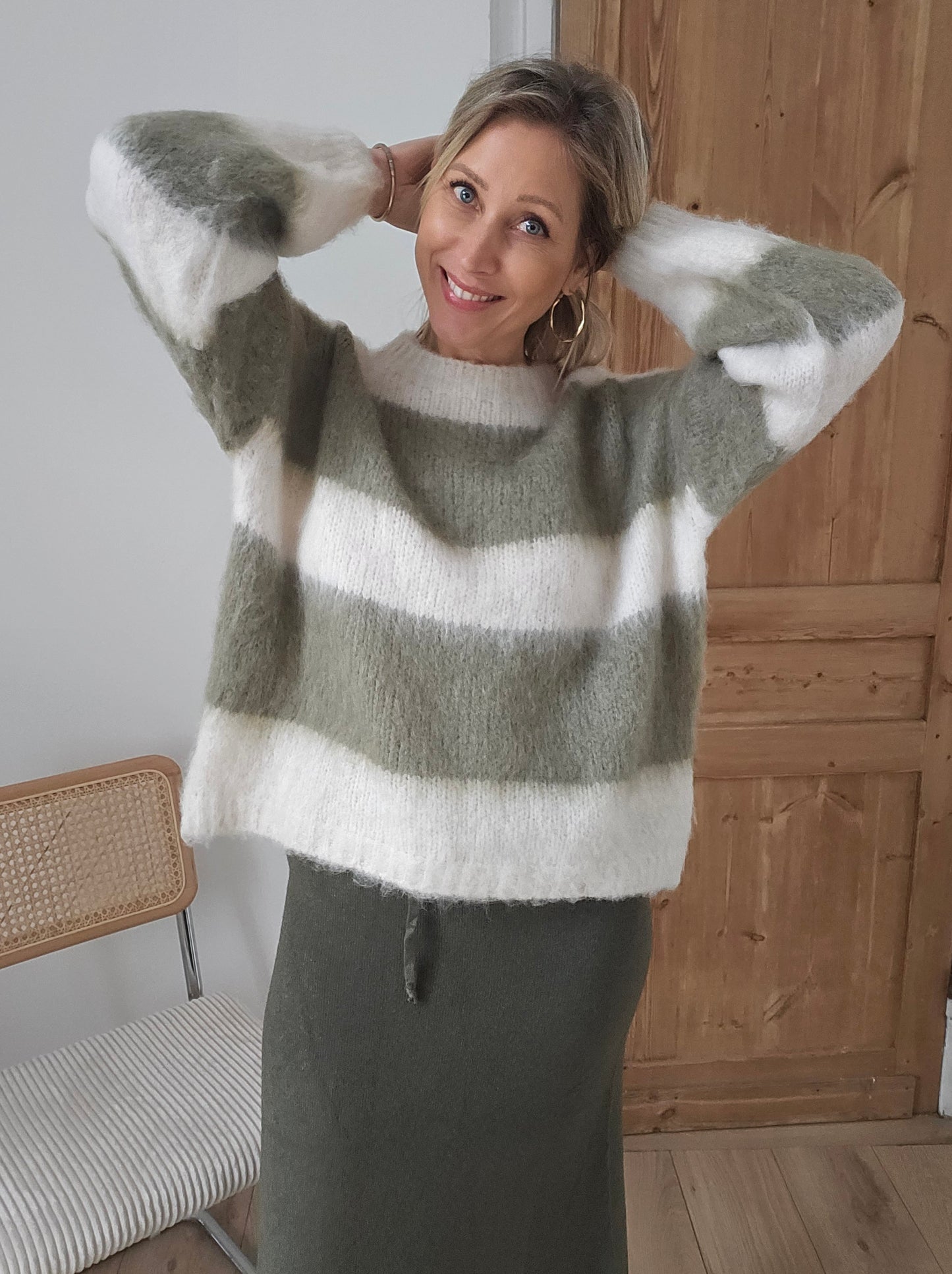 pull-en-laine-brosse-raye-kaki