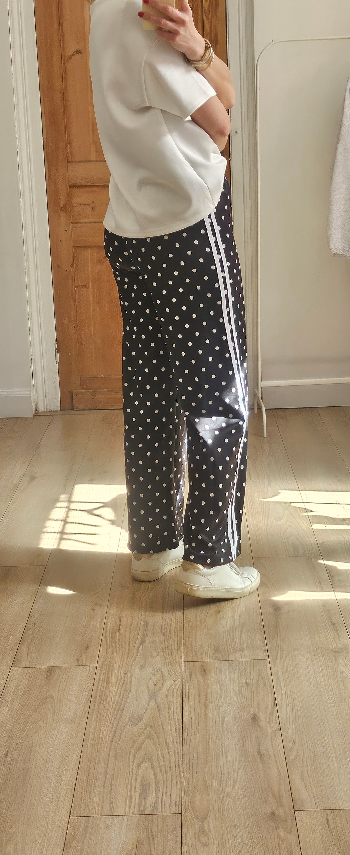 Pantalon noir à pois