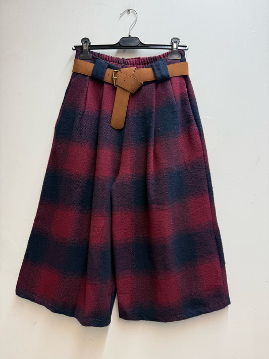 Pantacourt à carreaux bordeaux