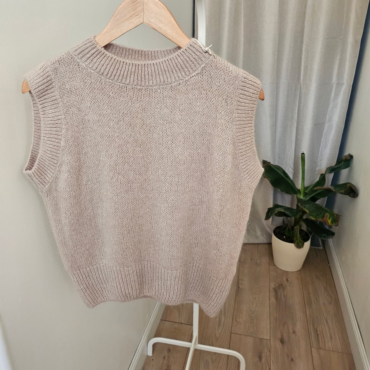 Pull sans manches en mohair beige foncé