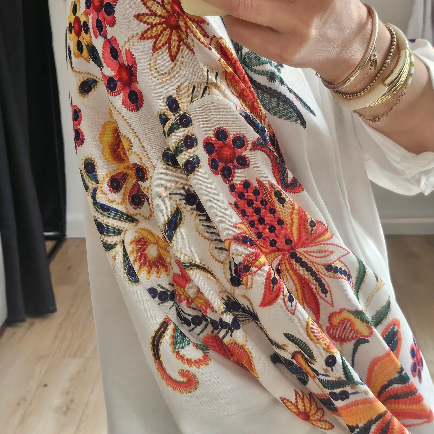 Chemise blanche à fleurs