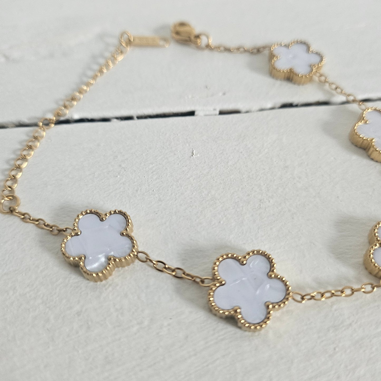 Bracelet fleurs blanches