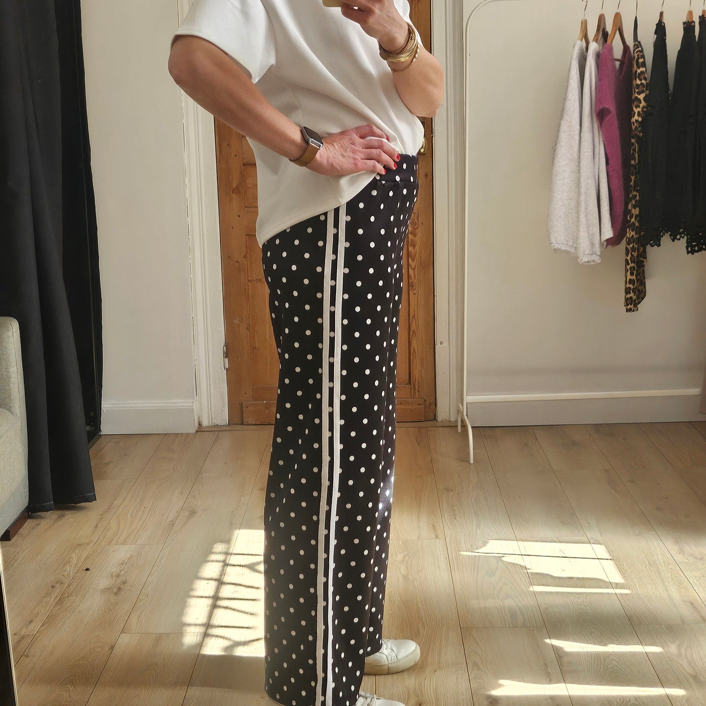 Pantalon noir à pois