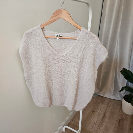Pull sans manches col V beige