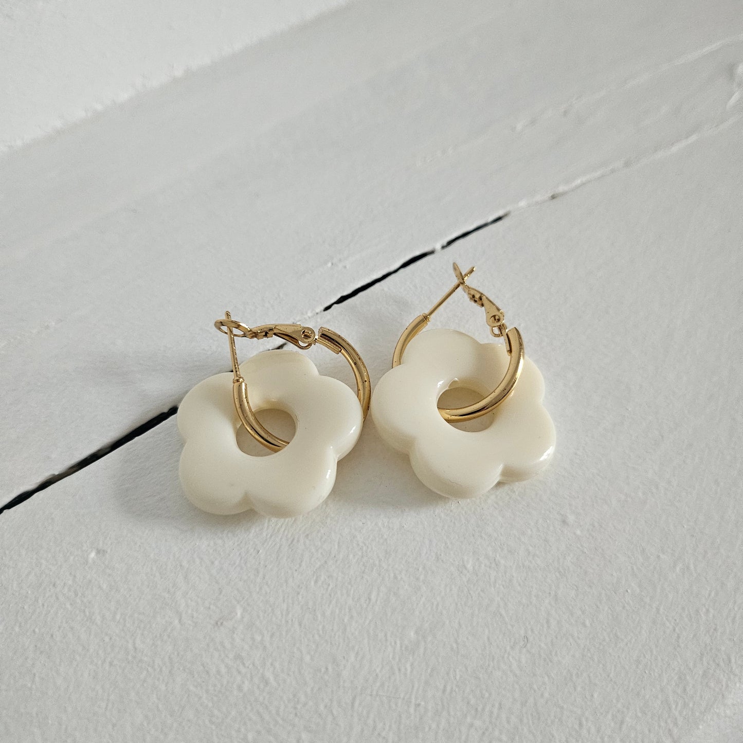 Boucles d'oreilles fleur écru
