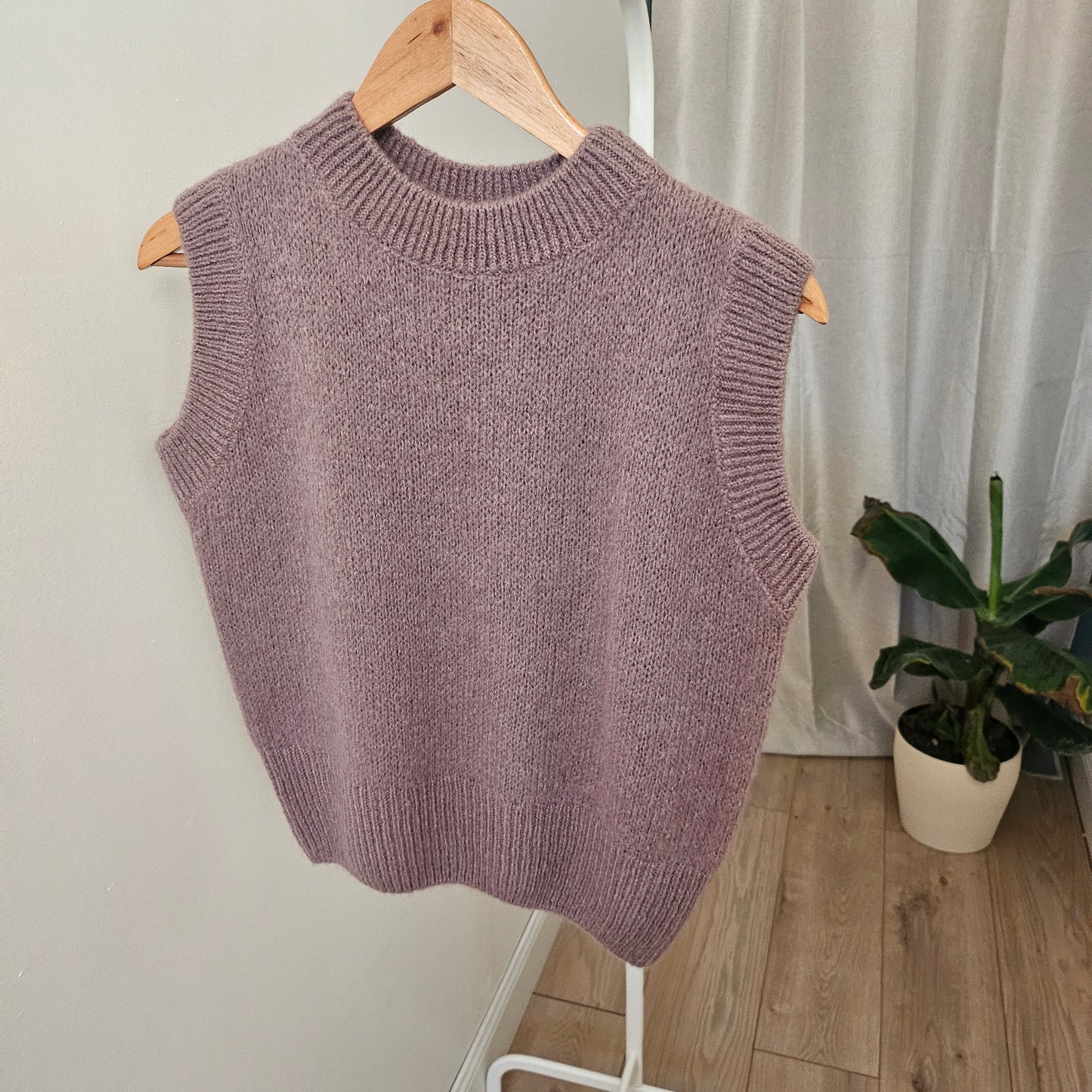 Pull sans manches en mohair taupe